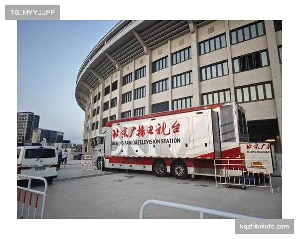 VAR判罚争议导致社交媒体流量暴增，转播商探讨引入“裁判麦克风”直播